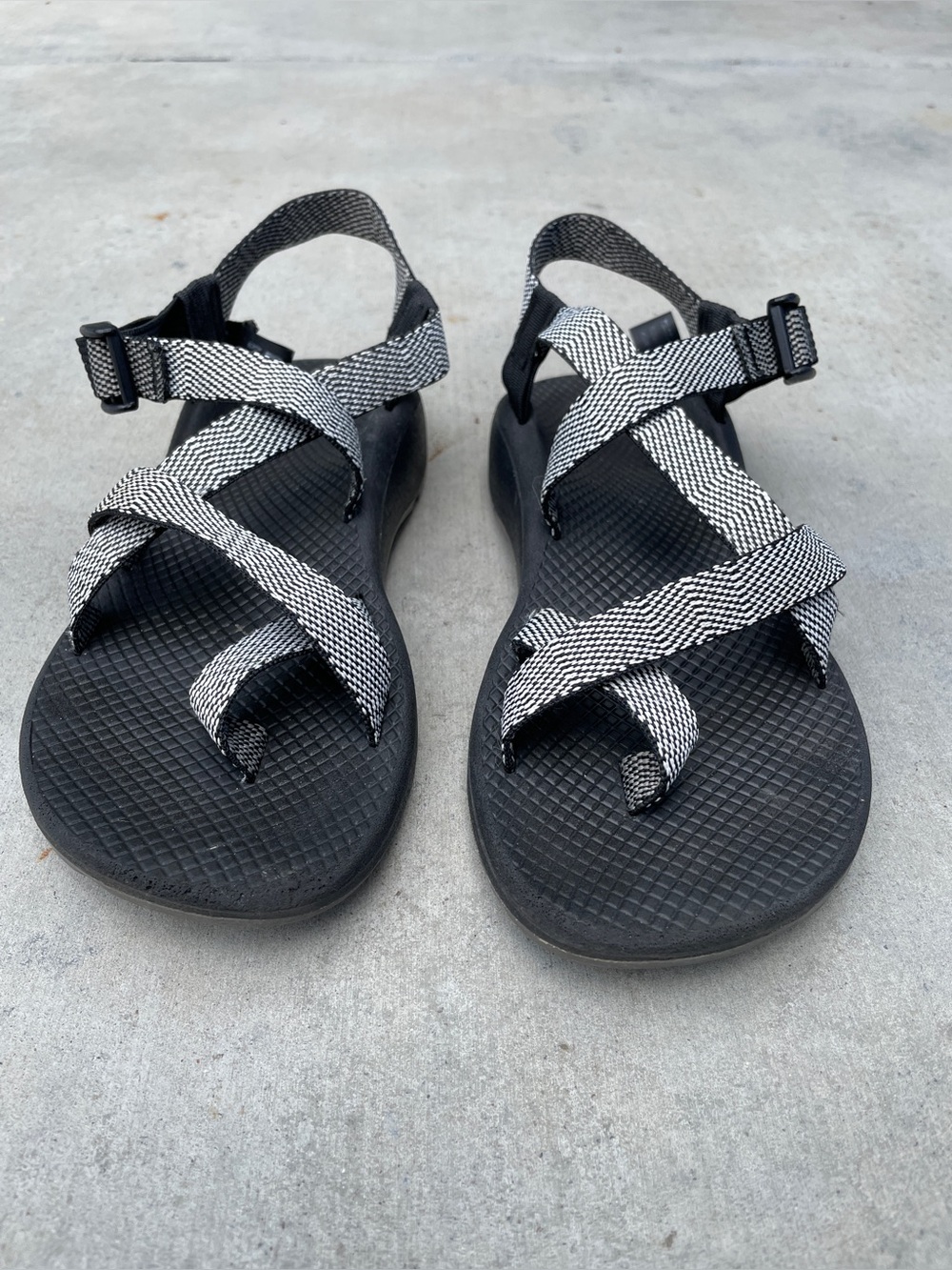 Chaco Cloud Sandals, Women’s Size 10, Black and White